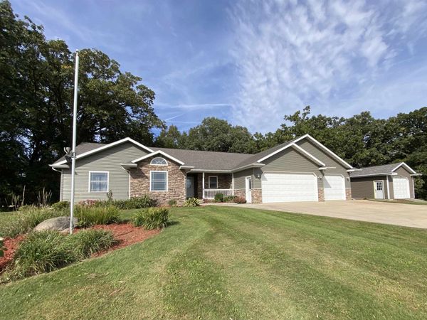 W10886 Westfox Road, Fox Lake, WI 53933