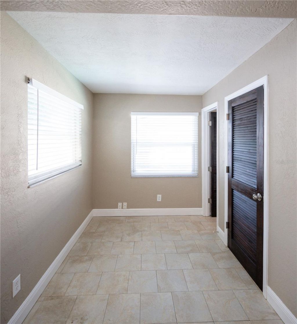 9372 1st Street N, Saint Petersburg, FL 33702 Photo