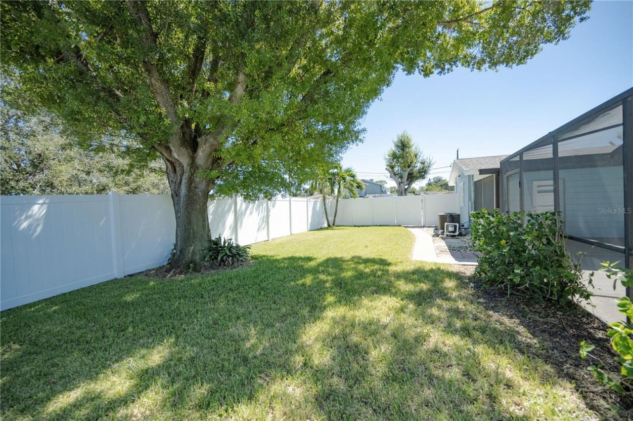 9372 1st Street N, Saint Petersburg, FL 33702 Photo