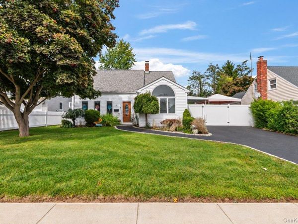61 Hollyhock Road, Levittown, NY 11756
