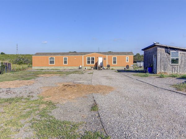 469 Rancho Linda DR , Lockhart, TX 78644
