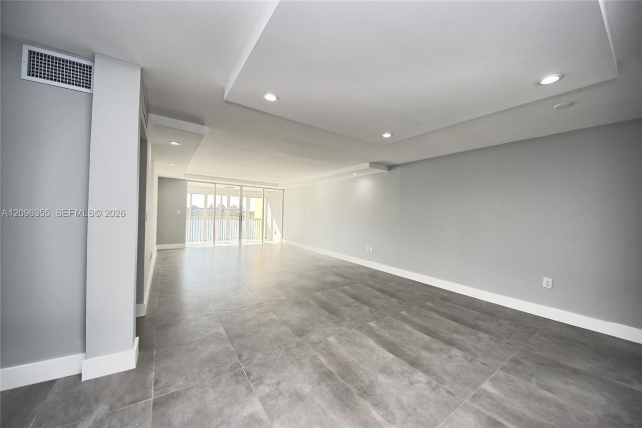 1660 NE 191st St , Unit 309-1, Miami, FL 33179 Photo