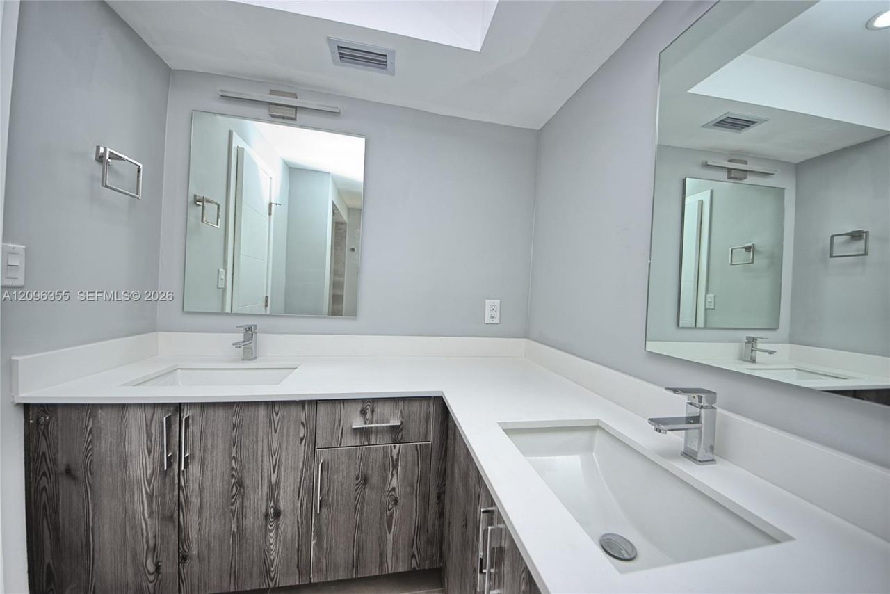 1660 NE 191st St , Unit 309-1, Miami, FL 33179 Photo