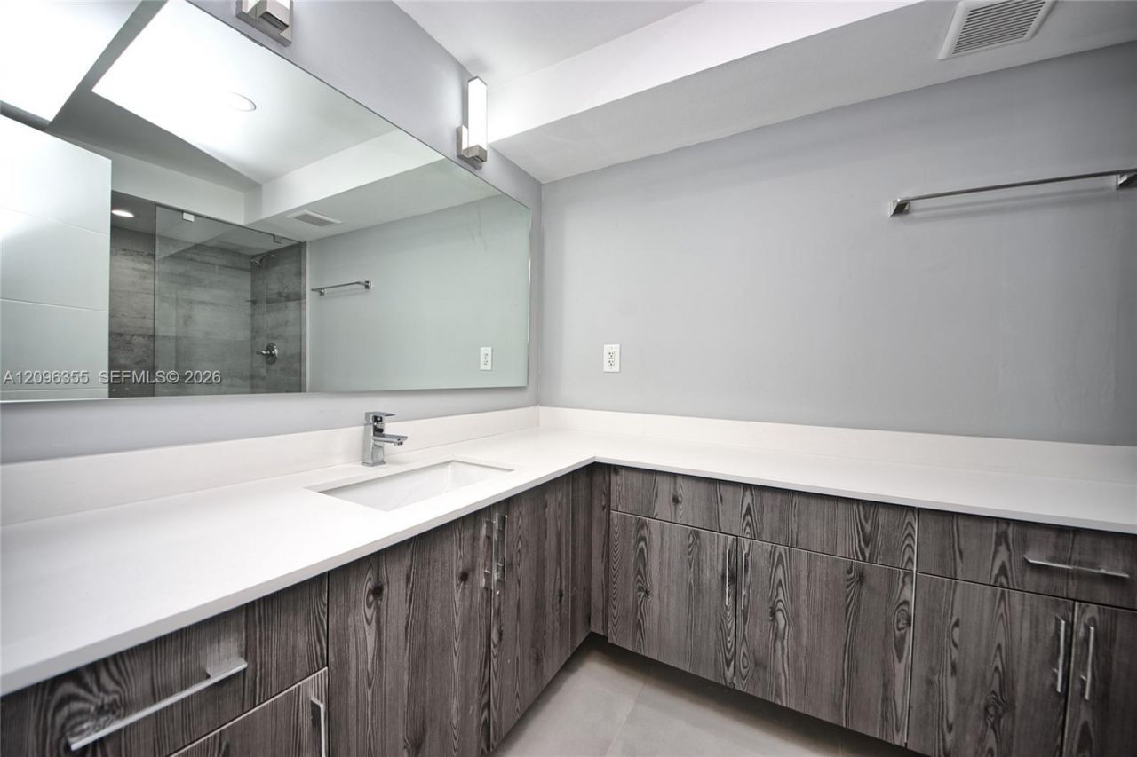 1660 NE 191st St , Unit 309-1, Miami, FL 33179 Photo