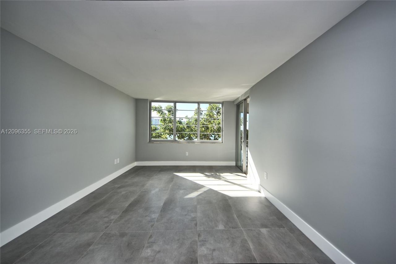 1660 NE 191st St , Unit 309-1, Miami, FL 33179 Photo