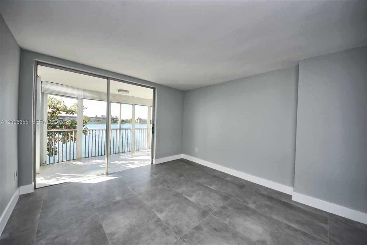 1660 NE 191st St , Unit 309-1, Miami, FL 33179 Photo