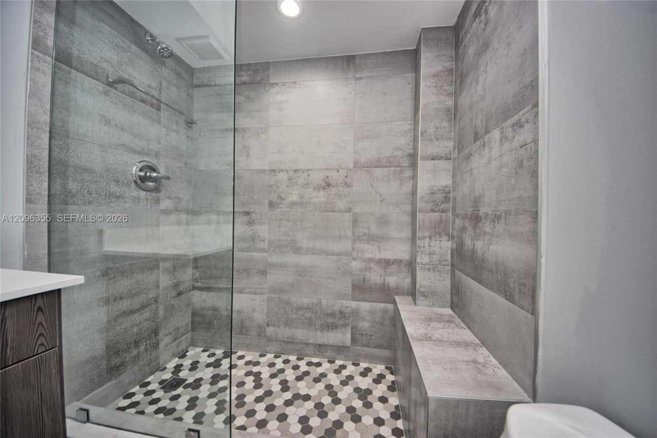1660 NE 191st St , Unit 309-1, Miami, FL 33179 Photo