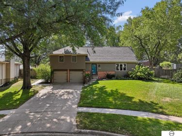 2321 Camelot Court, Lincoln, NE 68512