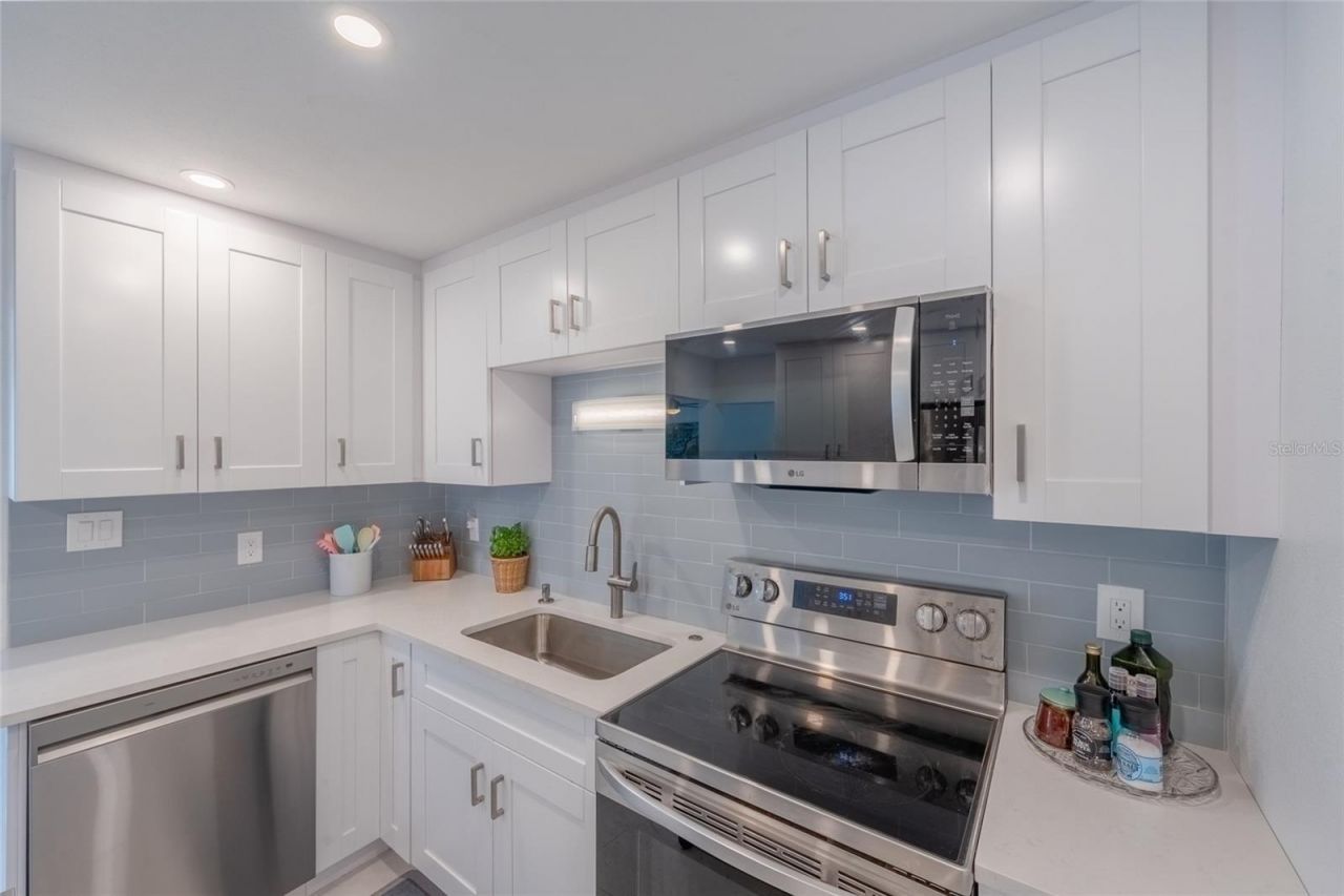 8302 Midnight Pass Road, Sarasota, FL 34242 Photo