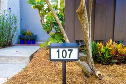 107 Ventura Place photo 4