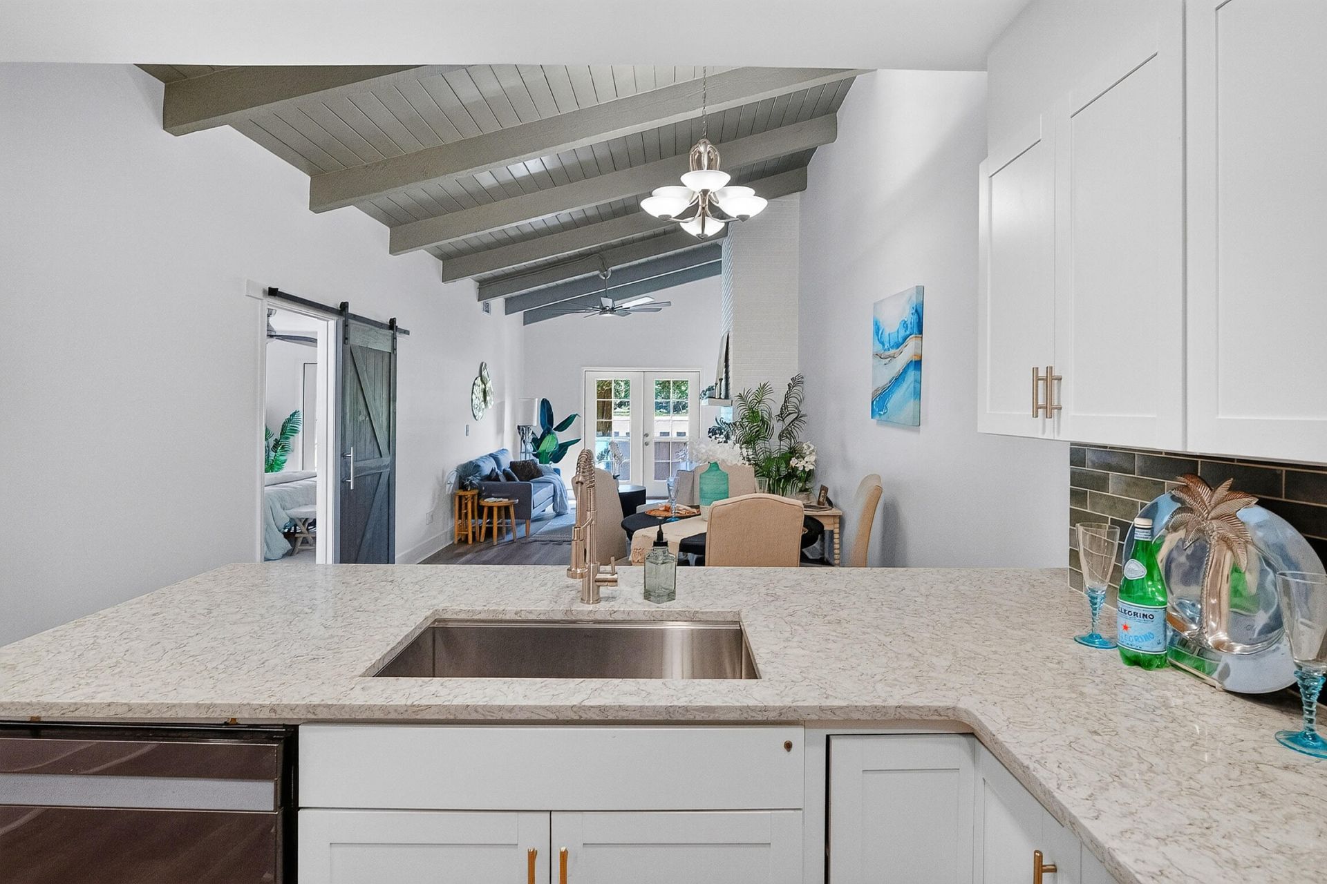 107 Ventura Place Photo 5