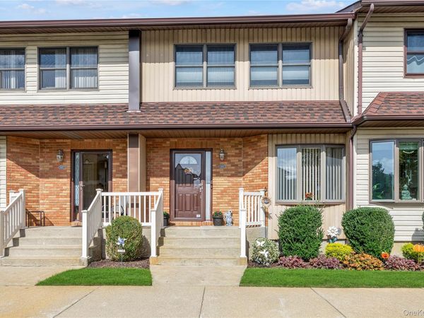 2189 Jerusalem Avenue , Merrick, NY 11566