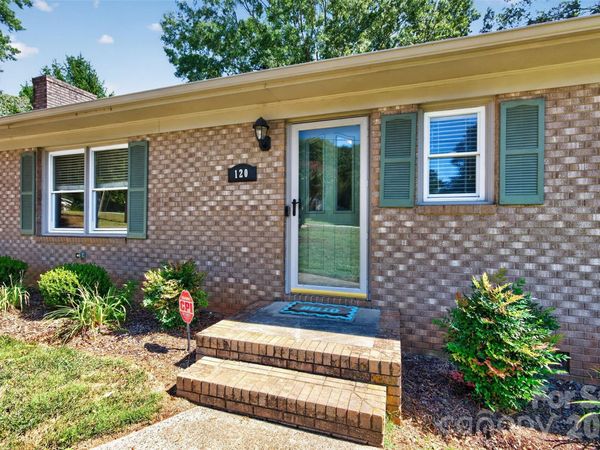 120 Regal Circle , Mooresville, NC 28117