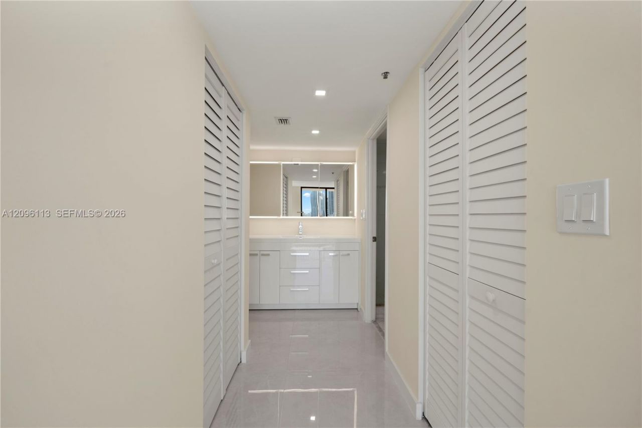 210 174th St , Unit 1103, Sunny Isles Beach, FL 33160 Photo