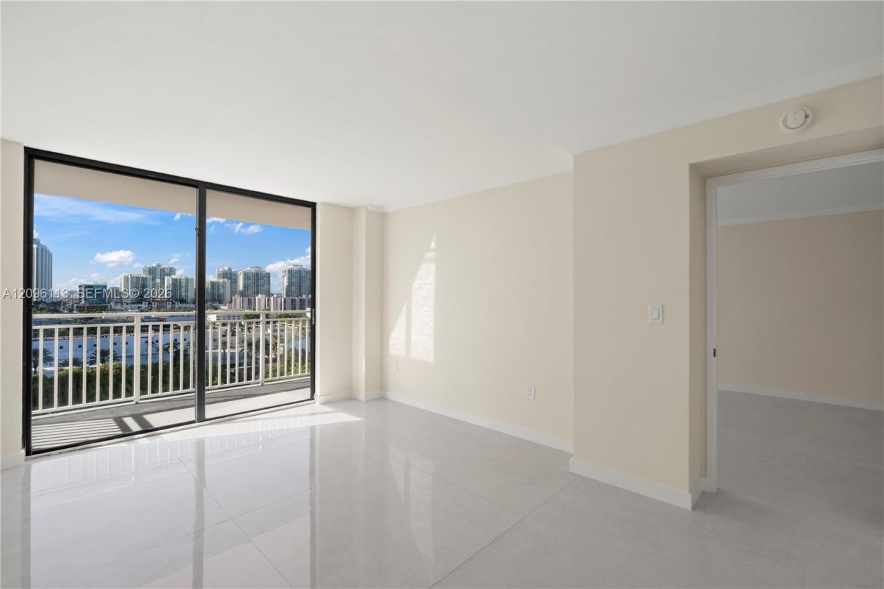 210 174th St , Unit 1103, Sunny Isles Beach, FL 33160 Photo