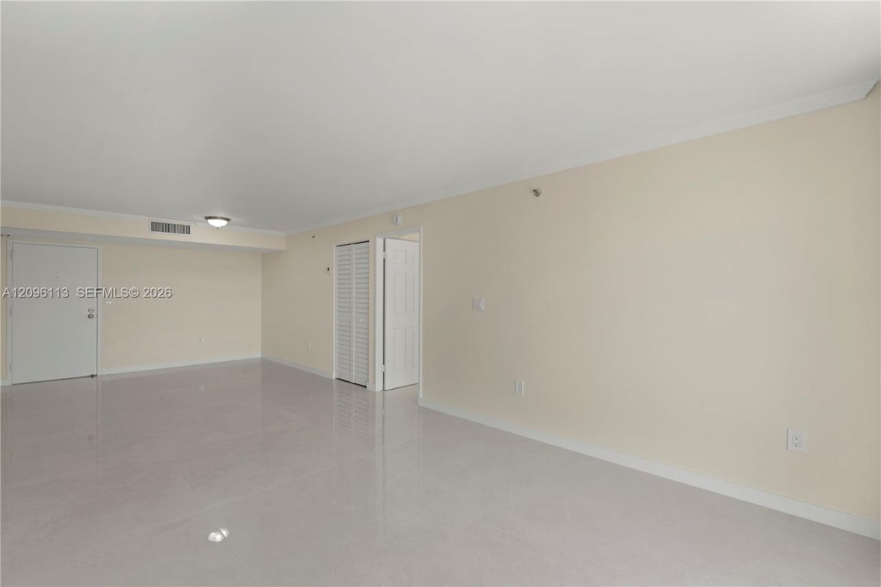 210 174th St , Unit 1103, Sunny Isles Beach, FL 33160 Photo
