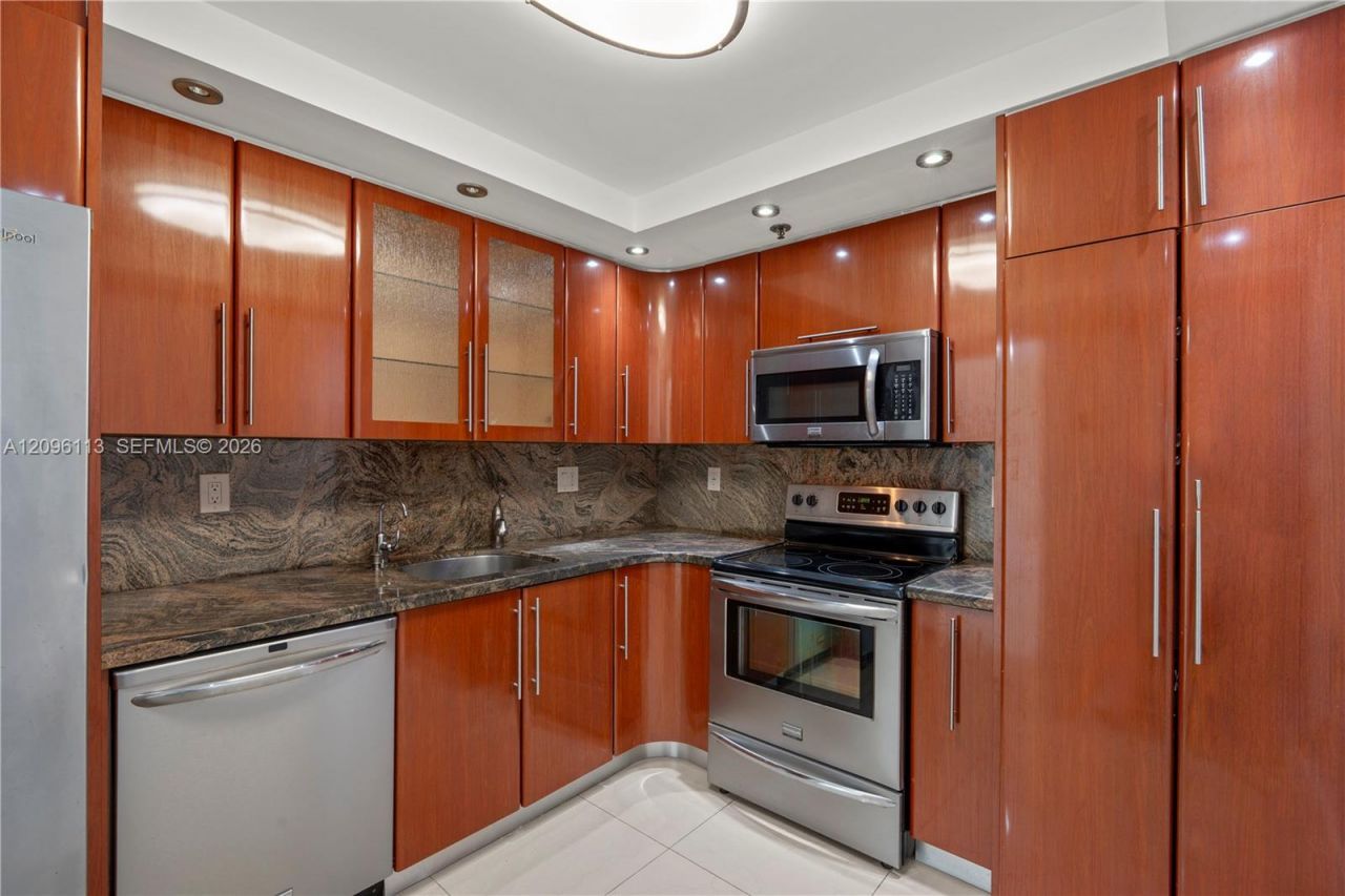 210 174th St , Unit 1103, Sunny Isles Beach, FL 33160 Photo