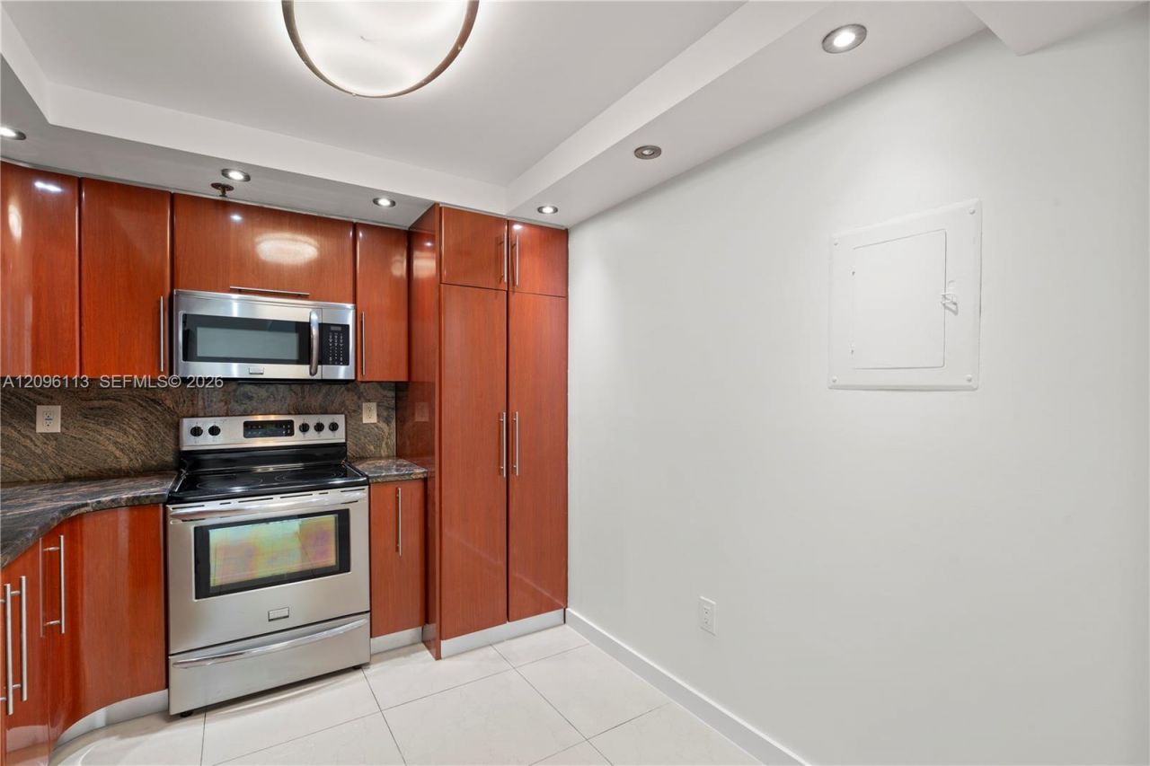210 174th St , Unit 1103, Sunny Isles Beach, FL 33160 Photo