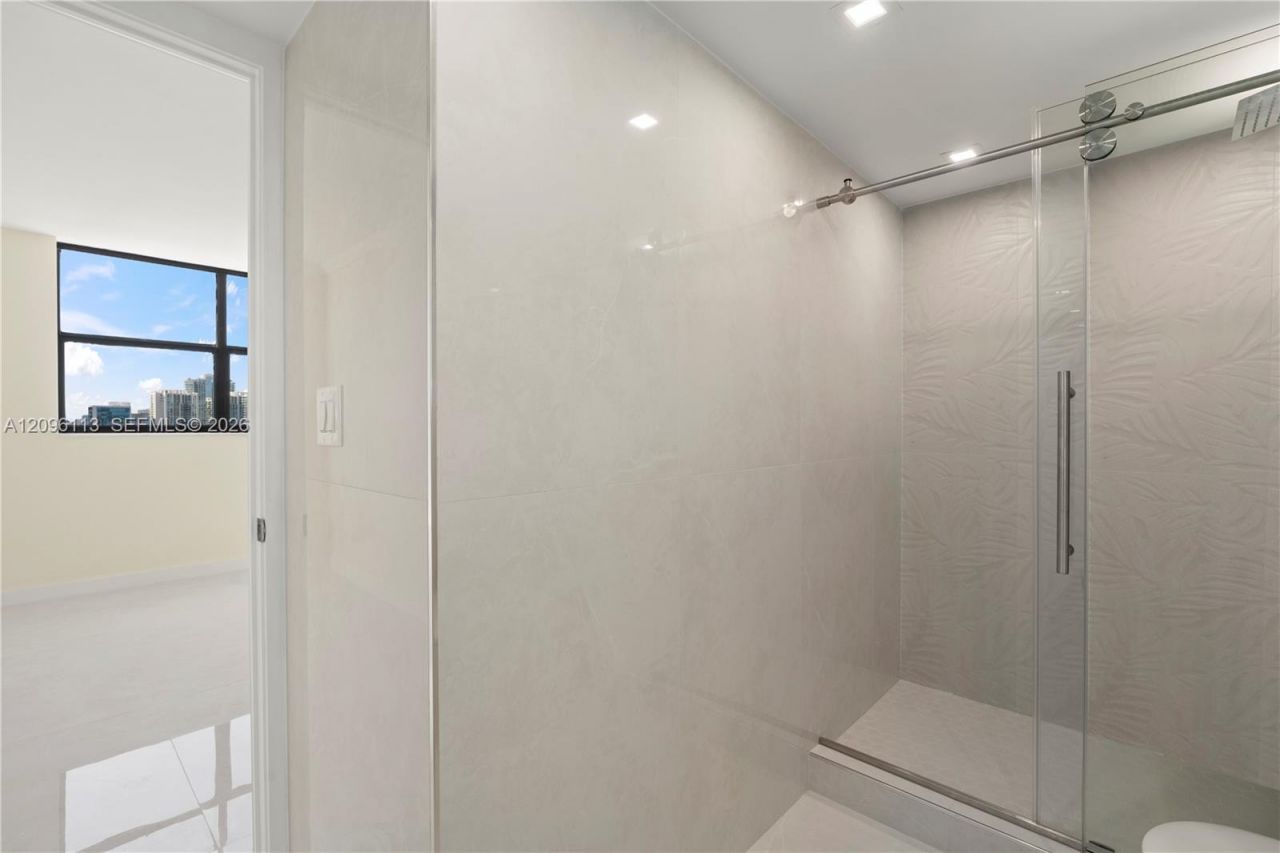 210 174th St , Unit 1103, Sunny Isles Beach, FL 33160 Photo