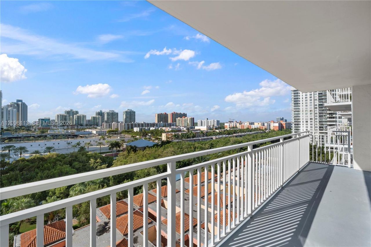 210 174th St , Unit 1103, Sunny Isles Beach, FL 33160 Photo