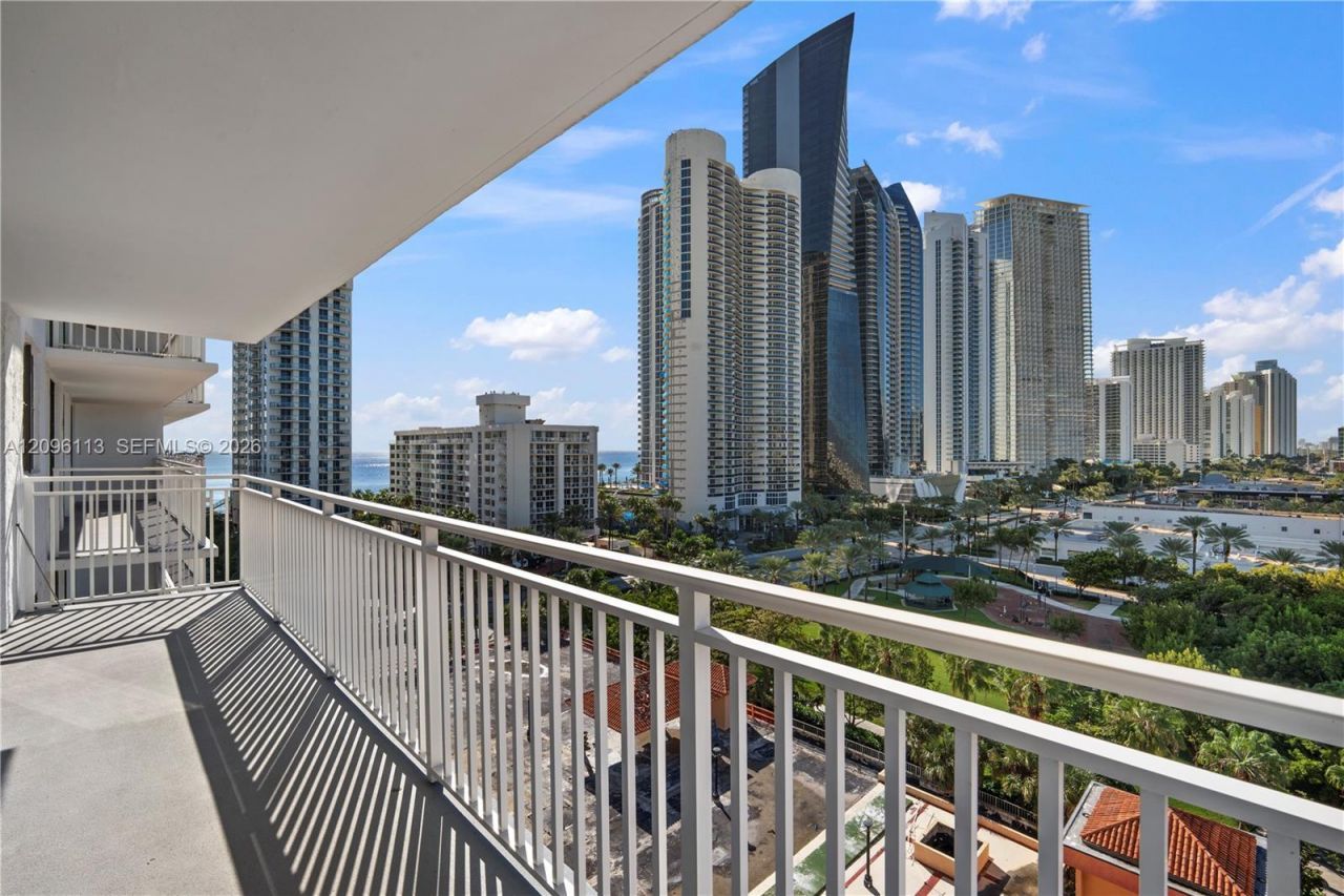 210 174th St , Unit 1103, Sunny Isles Beach, FL 33160 Photo