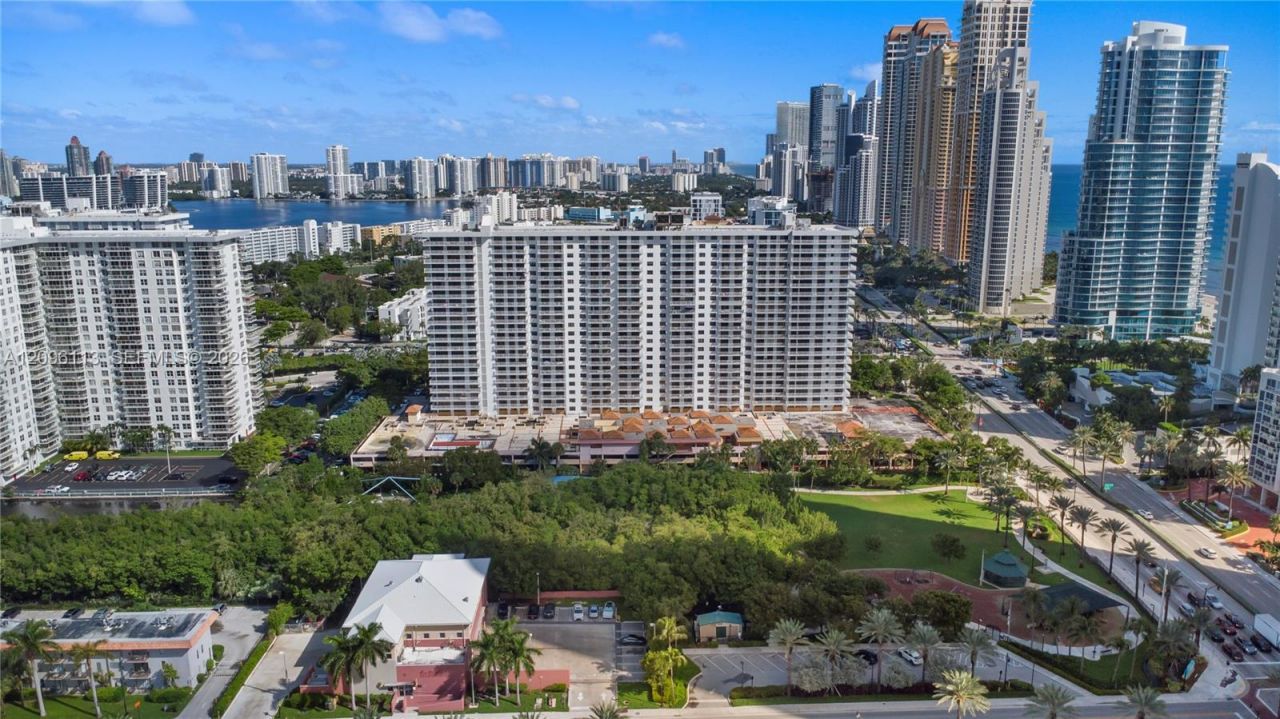 210 174th St , Unit 1103, Sunny Isles Beach, FL 33160 Photo