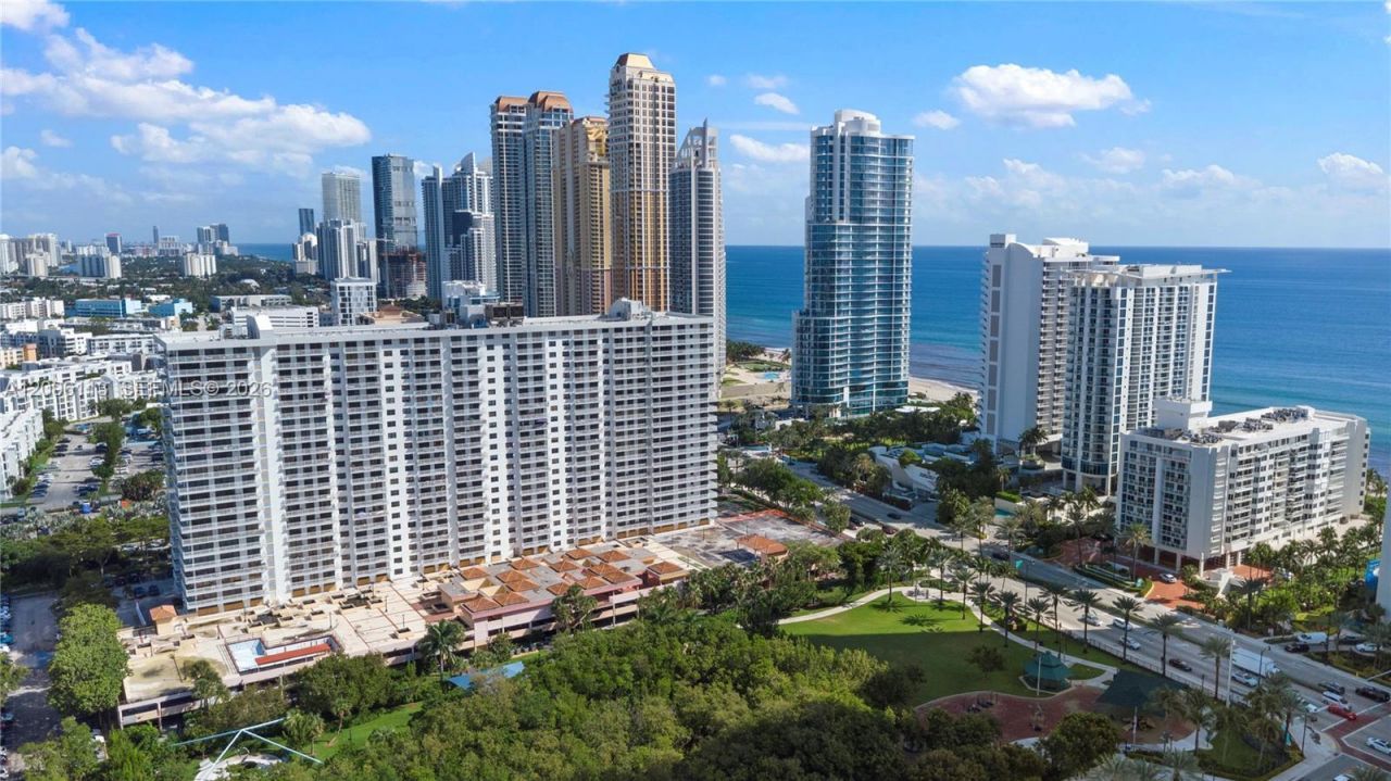 210 174th St , Unit 1103, Sunny Isles Beach, FL 33160 Photo