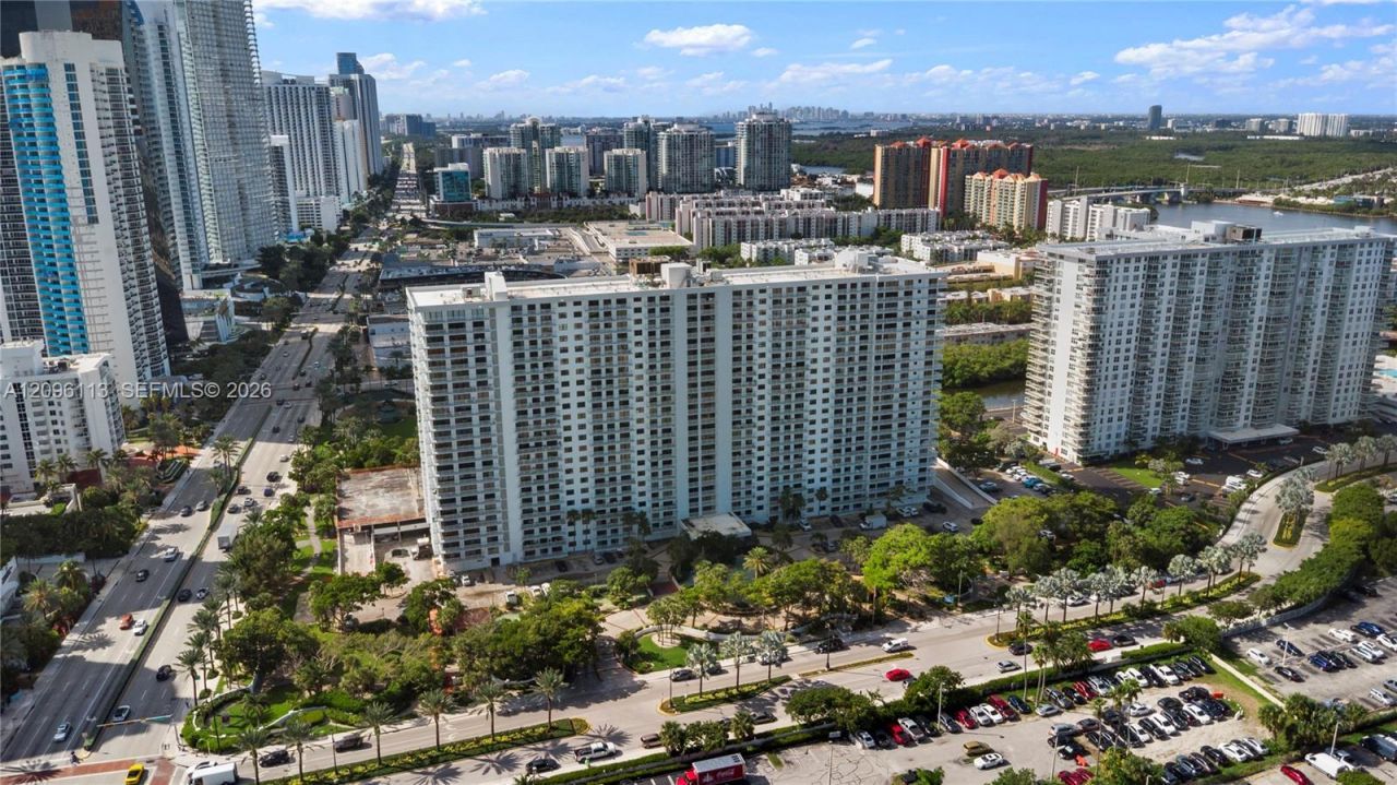210 174th St , Unit 1103, Sunny Isles Beach, FL 33160 Photo