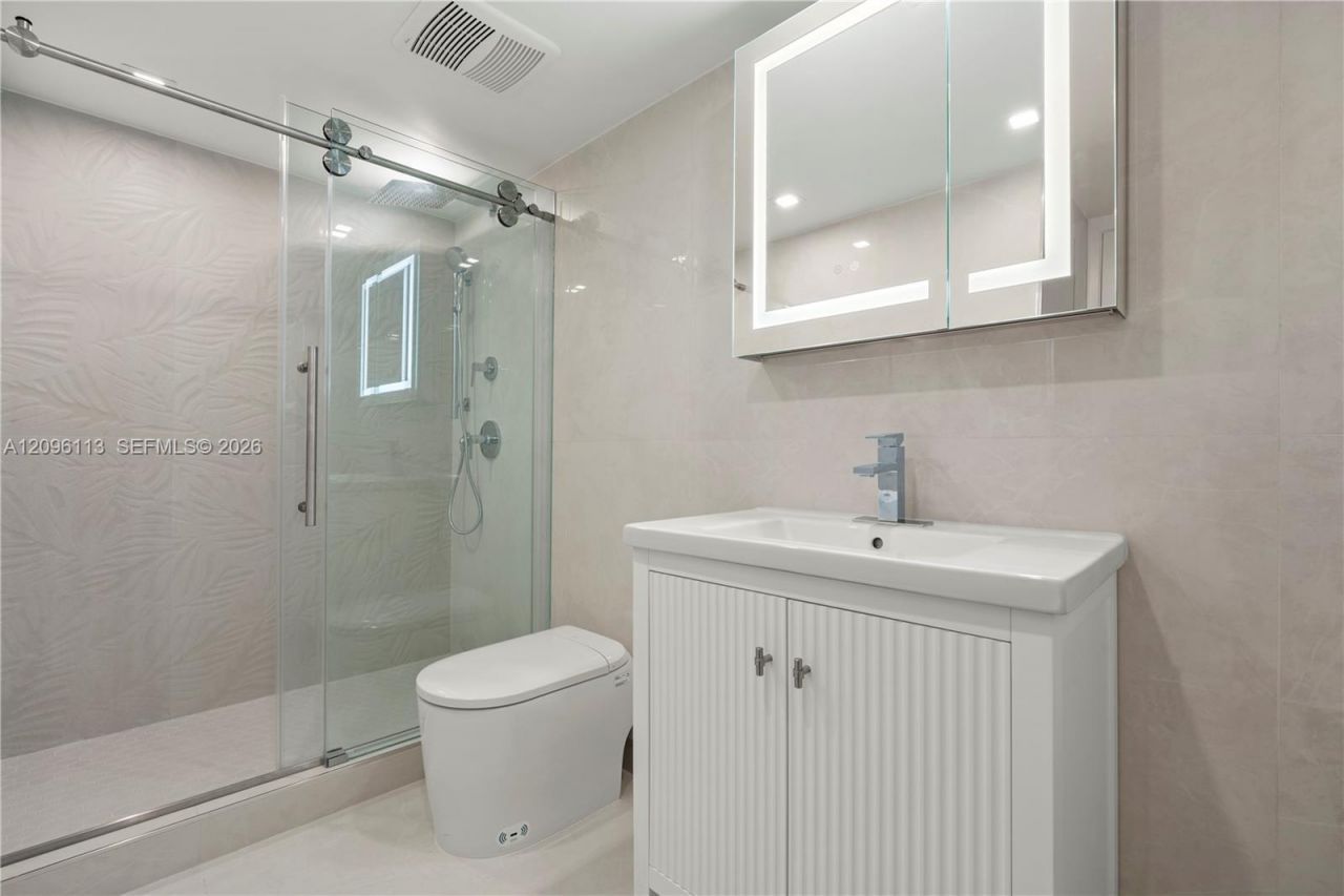 210 174th St , Unit 1103, Sunny Isles Beach, FL 33160 Photo