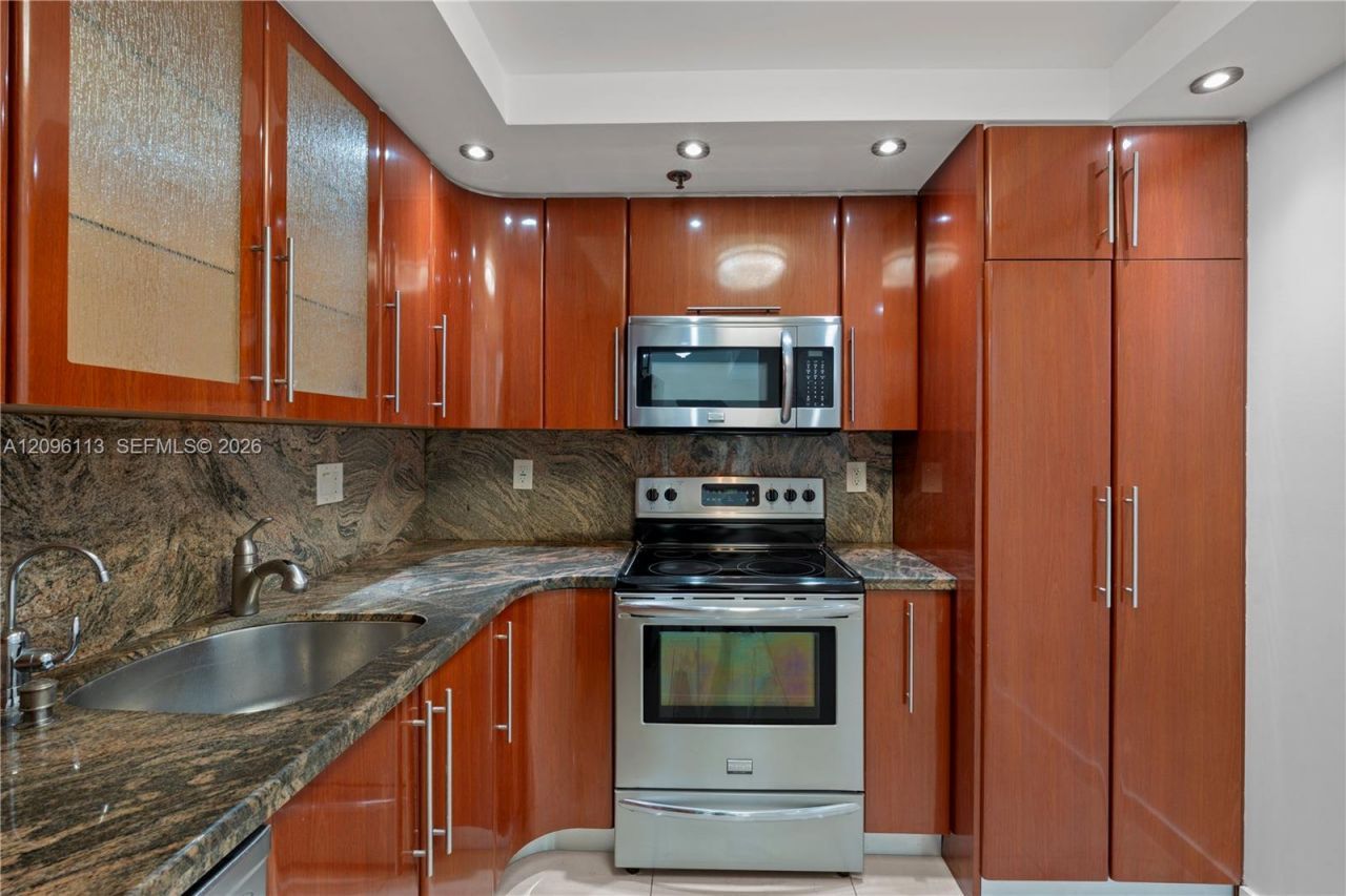 210 174th St , Unit 1103, Sunny Isles Beach, FL 33160 Photo