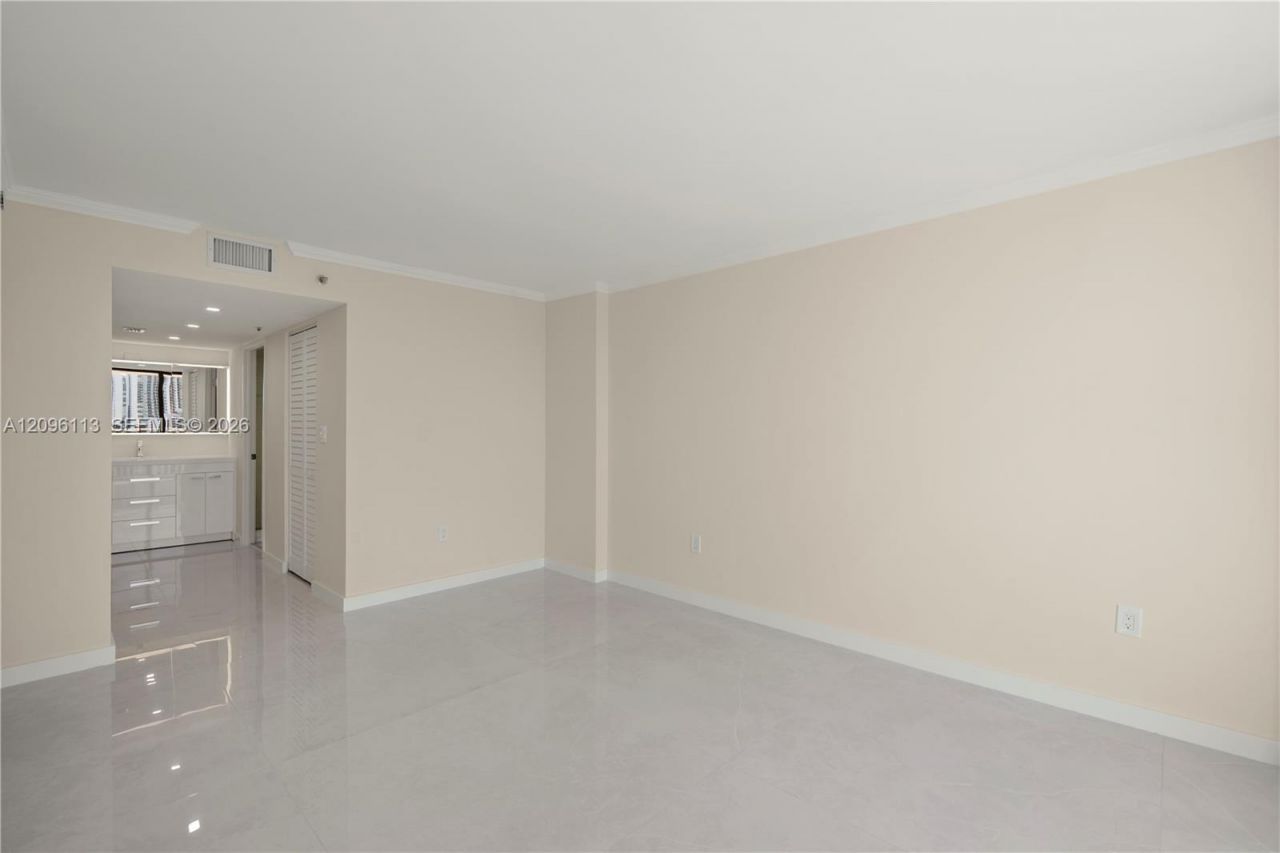 210 174th St , Unit 1103, Sunny Isles Beach, FL 33160 Photo