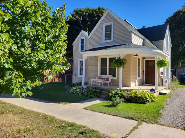 108 W Upright Street, Charlevoix, MI 49720