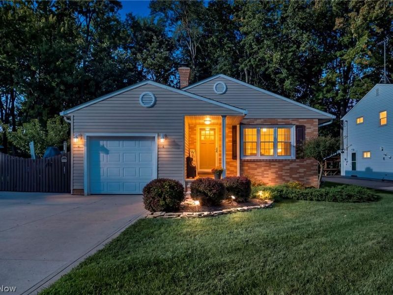 34853 Lakeshore Boulevard, Timberlake, OH 44095 Photo 2