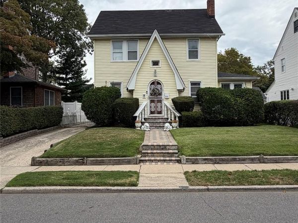 881 Lorenz Avenue, Baldwin, NY 11510