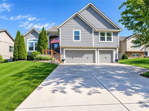 705 18th Circle, Greenwood, MO 64034