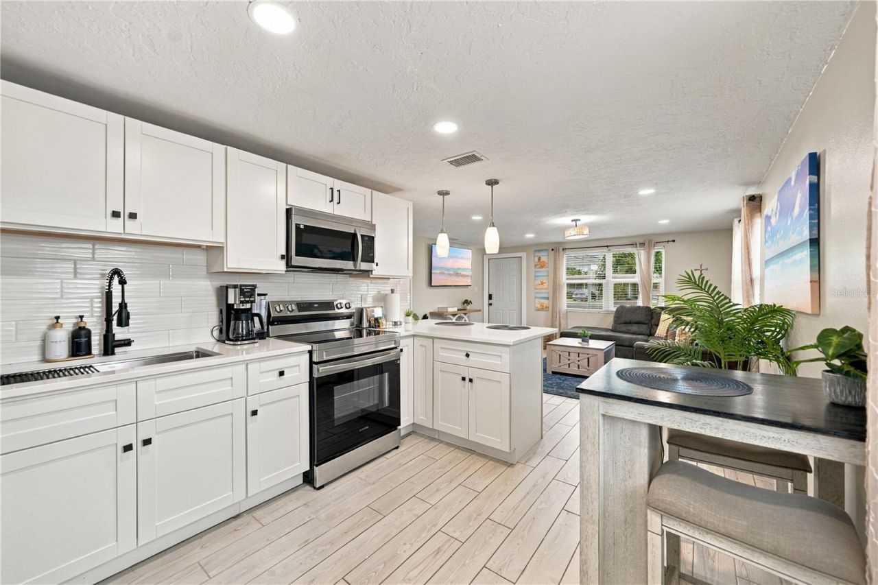 1004 67th Avenue W, Bradenton, FL 34207 Photo