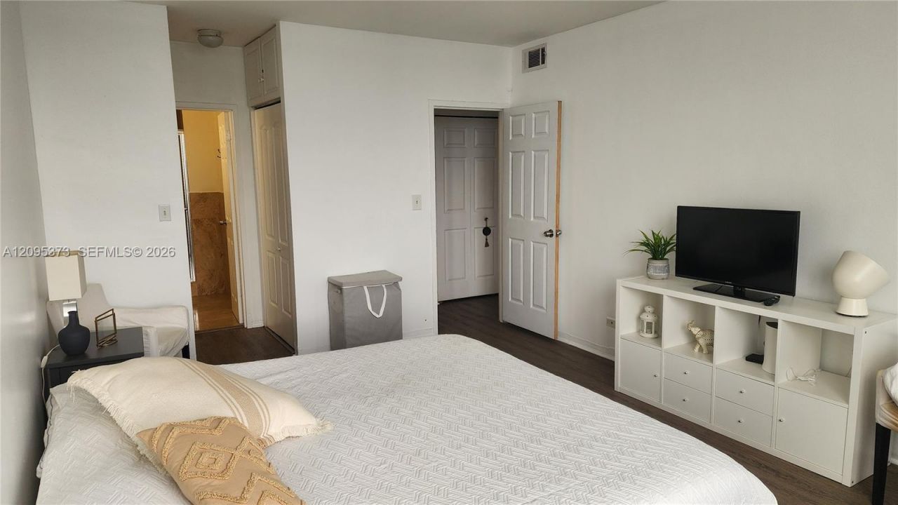 7441 Wayne Ave , Unit 8Q, Miami Beach, FL 33141 Photo