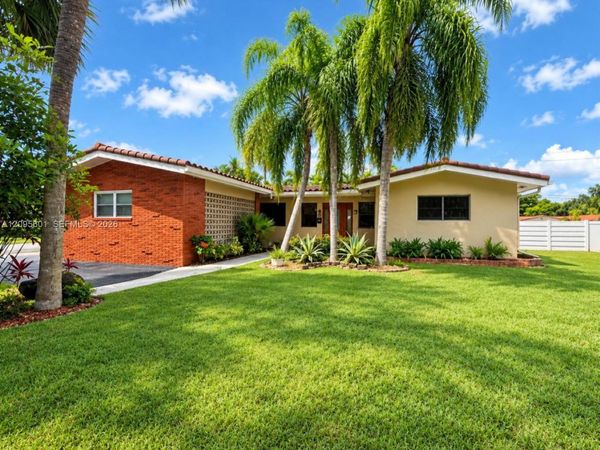 604 N Crescent Dr , Hollywood, FL 33021