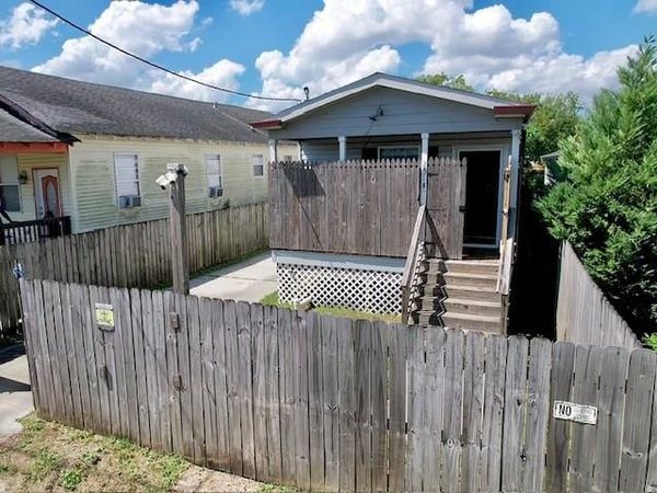 2518 TOURO Street , New Orleans, LA 70119