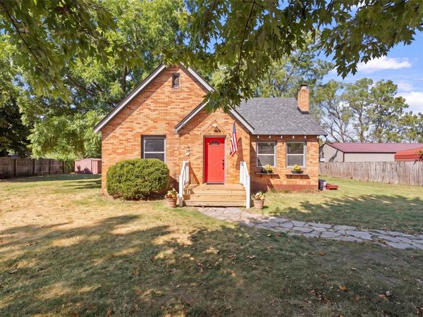 704 S Grand , Grove, OK 74344