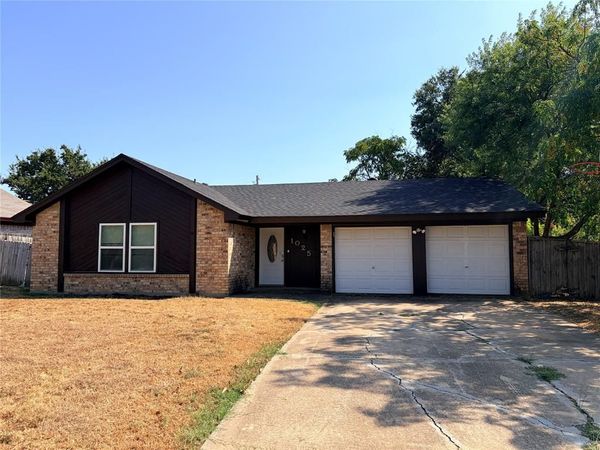 1025 Fox River Lane, Fort Worth, TX 76120