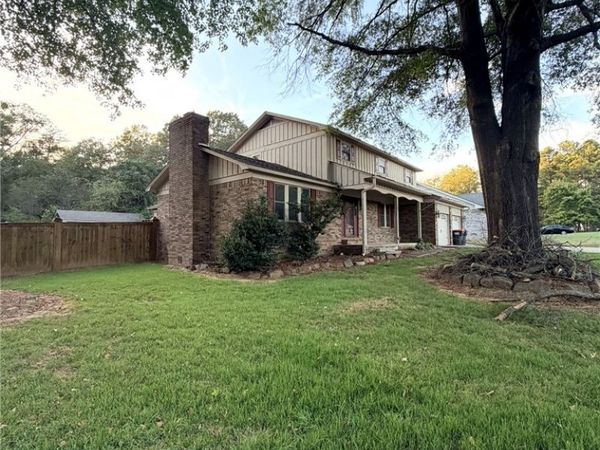 242 S Cumberland , Russellville, AR 72801