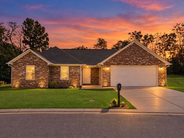 8013 Pillow Dr , Milan, TN 38358