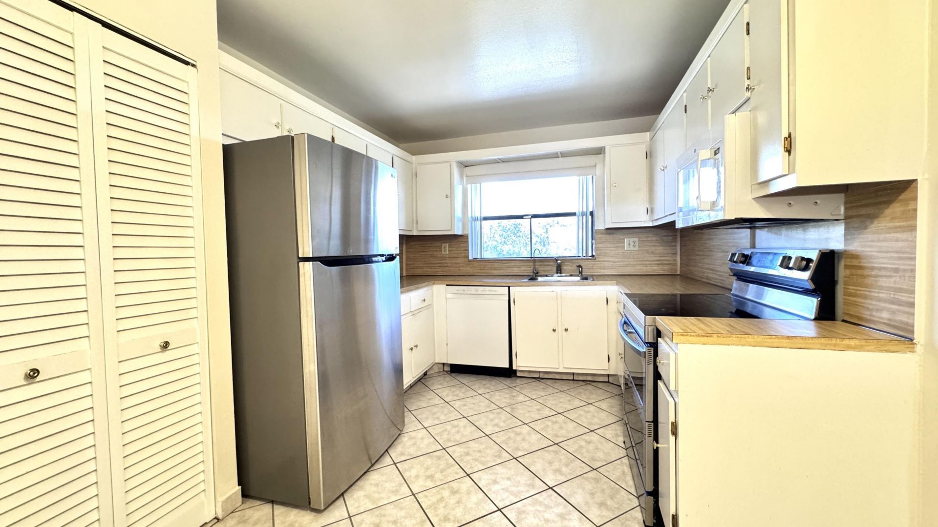 10207 Sunrise Lakes Boulevard, Unit 407, Sunrise, FL 33322 Photo