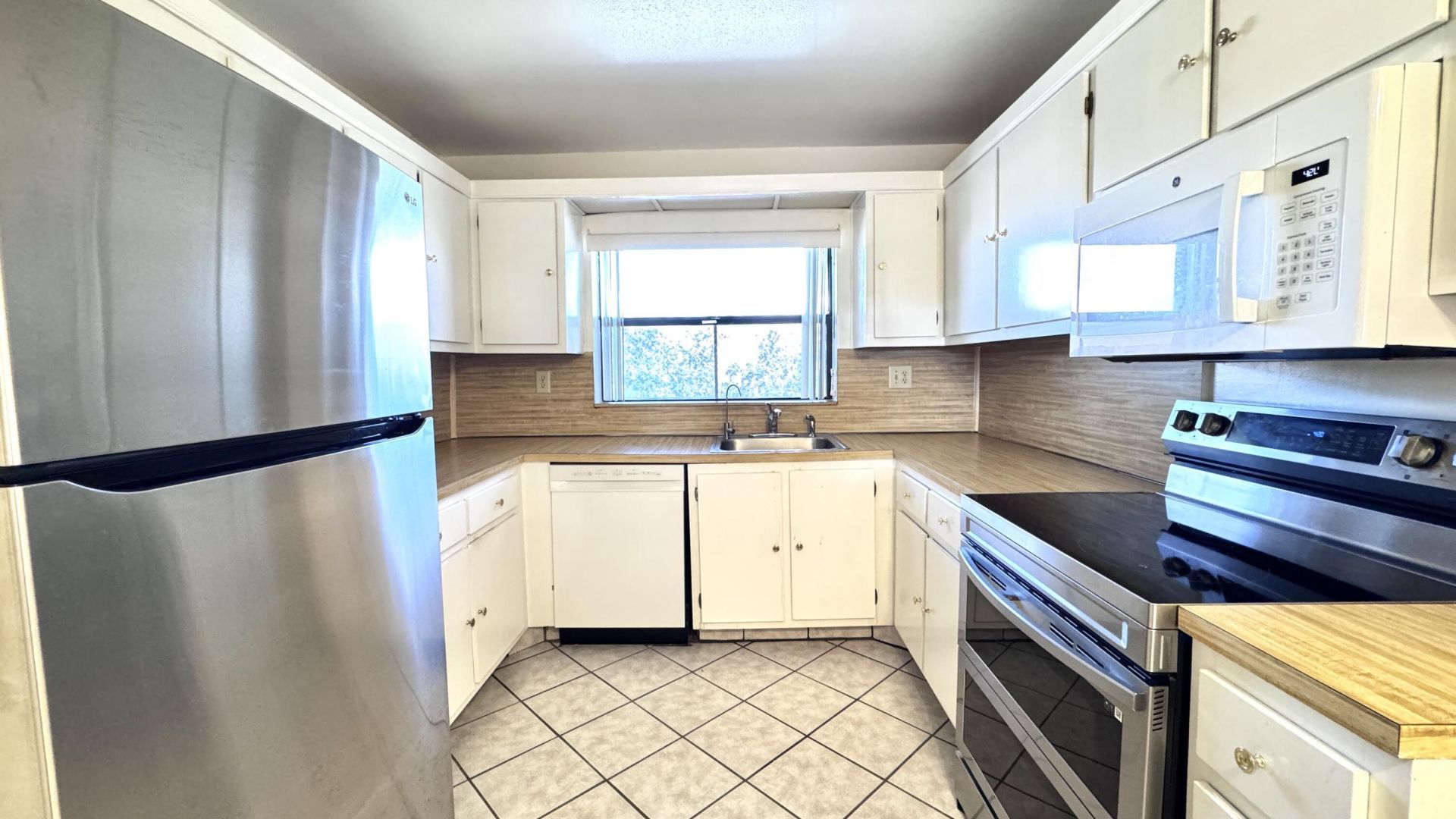10207 Sunrise Lakes Boulevard, Unit 407, Sunrise, FL 33322 Photo