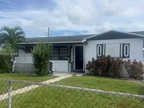 2760 NW 212th Ter, Miami Gardens, FL 33056