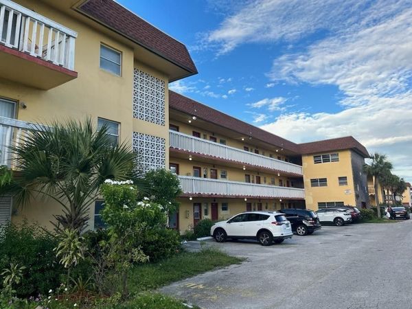 251 NE 187TH Street, Unit 825, Miami, FL 33179