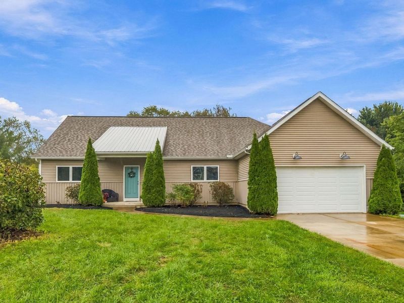 38 Buttercup Court SW, Pataskala, OH 43062 Photo 1