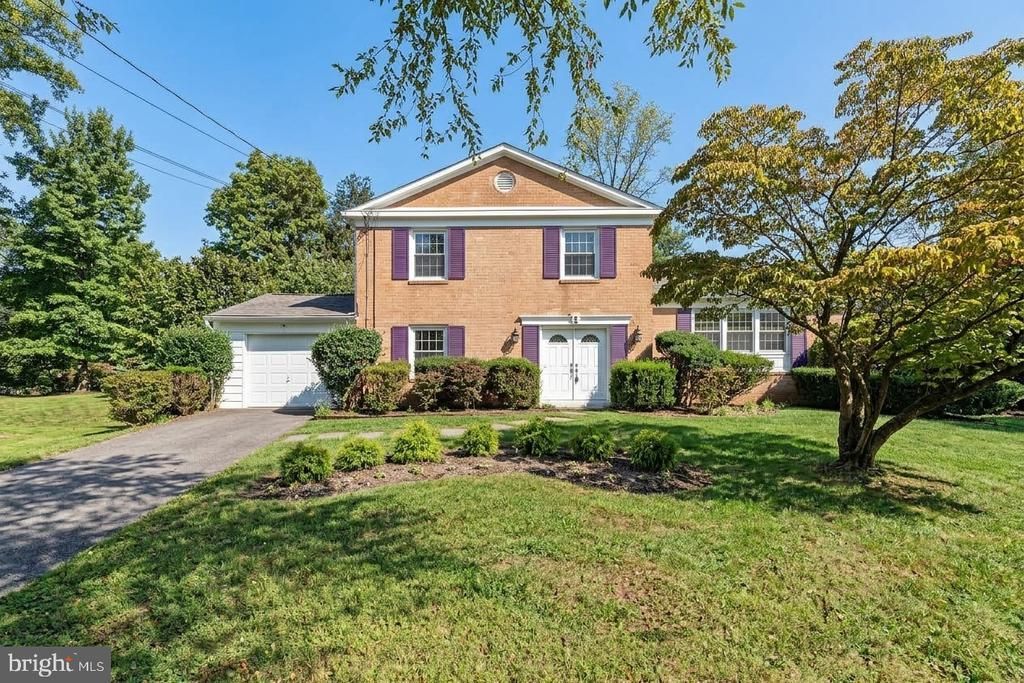 3 SUSSEX COURT , POTOMAC, MD 20854