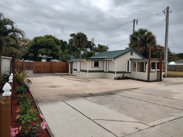 1330 NE DIXIE Highway, Jensen Beach, FL 34957